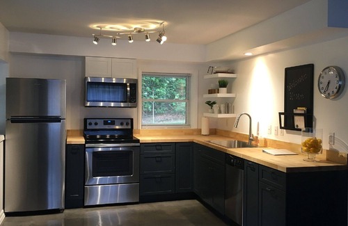 Black Mountain House | Located in Black Mountain NC Tripadvisor's 2017 "America’s Prettiest Small Town"