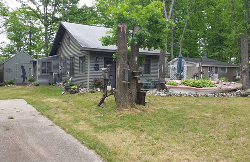 Harrison Cabin | ! Located in Cranberry lake, Harrison Mich. Beautiful Cabin getaway,! 🏚