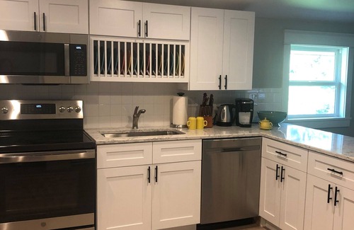 Butteville House | Located in Heart of Oregon Wine Country - 5 minutes from Champoeg Park