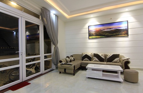 Phuong 10 Villa | Located In Nice Places Of Dalat City With Range Of Mountains,evergreen Forest