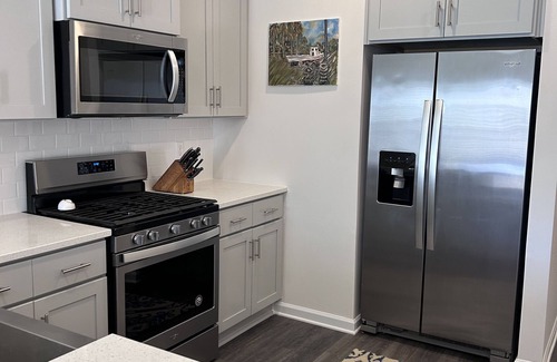 Oak Grove House | Located in safe community close to most attractions.