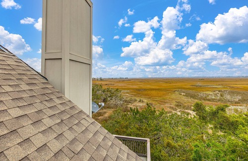 St. Simons Island House | Located in Sea Palms with beautiful Marsh views!