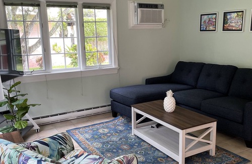 Old Naples House | Located in the heart of Old Naples! Enjoy the beach shopping and dining nnnnnnn