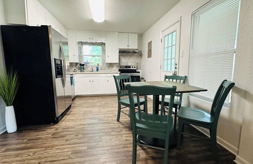 Rio Vista House | Located in the heart of San Marcos, just blocks away from the San Marcos River.