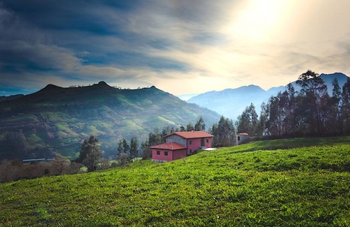 Lierganes Cottage | Located in the mountains, in Lierganes and close to the beach. Pets are allowed.