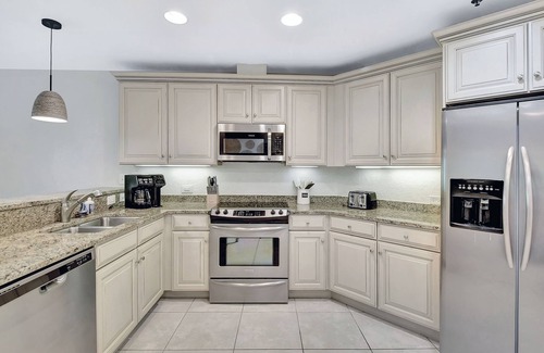 Demere Park Condo | Located in the heart of the south end. Close to everything