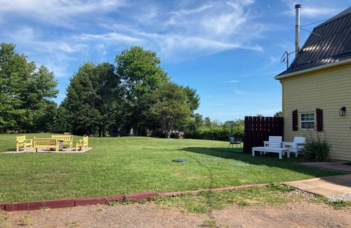 Charlottetown House | Located in West Royalty Charlottetown, close to shopping & restaurants.