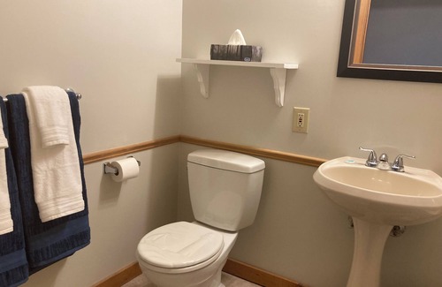 Charlottetown House | Located in West Royalty Charlottetown, close to shopping & restaurants.
