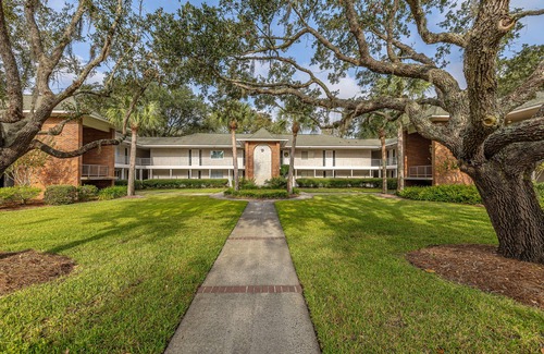 St. Simons Island Condo | Located Mid Island Near Golf Course