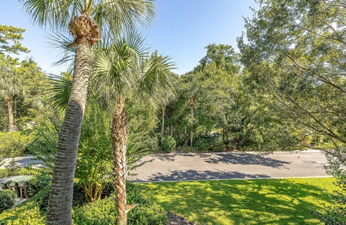 Demere Park Condo | Located near St. Simons Island Pier, Restaurants, Lighthouse and Oceanfront Neptune Park