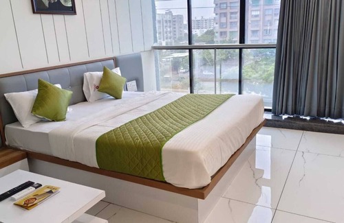 Ahmedabad Hotel | Located near Market area, easy to reach airport and railway station from hotel.