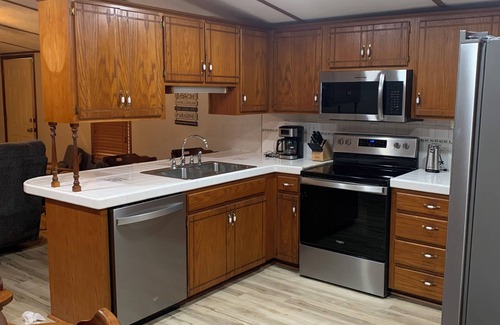 Eufaula House | Located on best Beach in Eufaula, 3BR 2BA, huge screened in porch