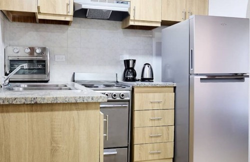Paradise Island Apartment | Located on Paradise Island, Bahamas, close to the Atlantis Resort and beach.
