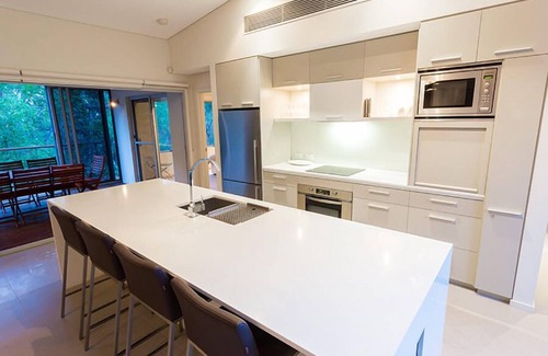 Wilyabrup House | Located on the exclusive Flutes/Brookland Valley Vineyard property