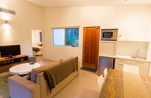 Wilyabrup House | Located on the exclusive Flutes/Brookland Valley Vineyard property