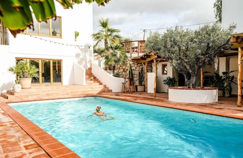 Silves Villa | Located on the river Arade just outside the historic centre of Silves