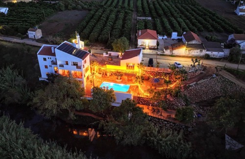 Silves Villa | Located on the river Arade just outside the historic centre of Silves