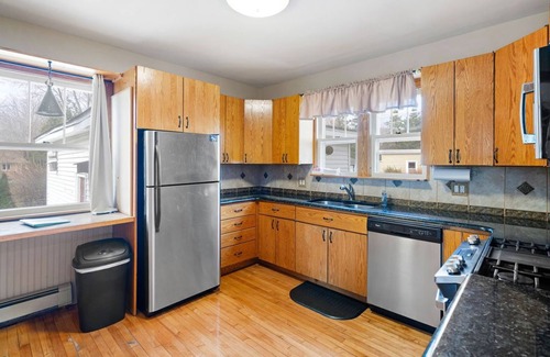 Frankenmuth House | Located Right in Downtown Frankenmuth! WALK TO TOWN! Minutes to Birch Run!