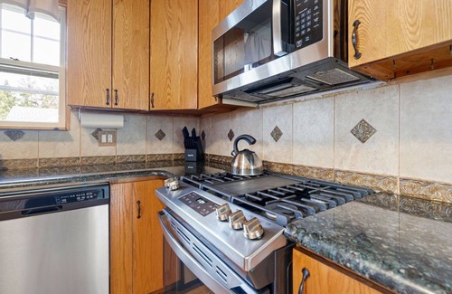 Frankenmuth House | Located Right in Downtown Frankenmuth! WALK TO TOWN! Minutes to Birch Run!
