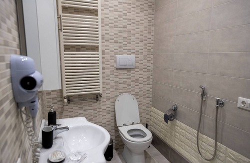 Montecalvario House | Located within walking distance of the subway and historic center