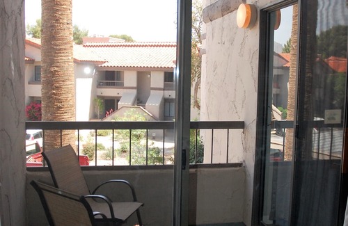 Village Two Condo | LOCATION! 2br/2ba sleeps 6 condo in McCormick Ranch close to all,