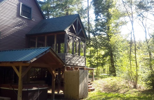North Conway Cabin | LOCATION! A mountain cabin with western decor at Echo Lake/Cathedral ledge.