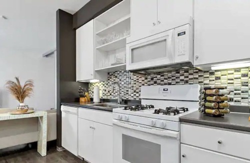 Assembly Square Apartment | Location Assembly Row, Professional Building!