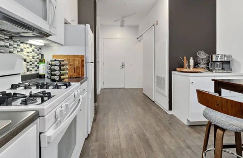Assembly Square Apartment | Location Assembly Row, Professional Building!