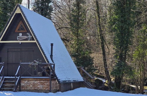 Sainte-Marie-de-Campan Ski Chalet | Location Chalet, Entièrement Rénové ,beaucoup de Charme, sur une Prairie