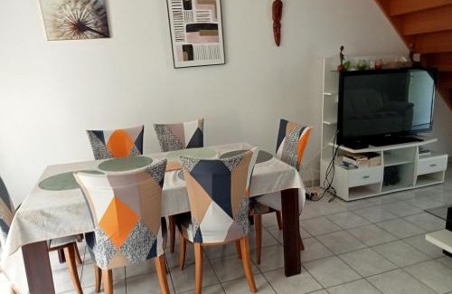 Douarnenez House | Location de vacances avec terrasse pour 6 pers, à 2 mn des plages, centre ville et commodités