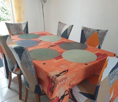 Douarnenez House | Location de vacances avec terrasse pour 6 pers, à 2 mn des plages, centre ville et commodités