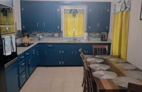 Garden City Cottage | Location Location Location! Classic Beach Cottage less than 1-min walk to beach!