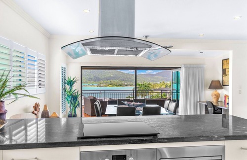 Airlie Beach House | Location, Location. The perfect Location for your stay in the Whitsundays!