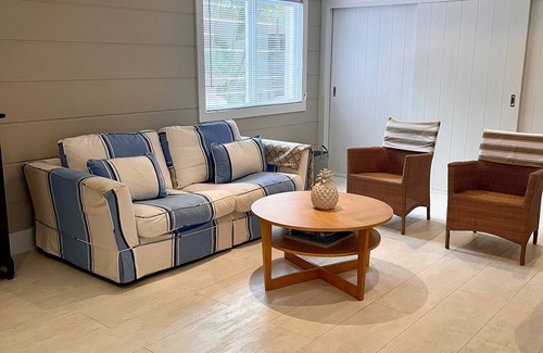 Avalon Beach Apartment | Location, location: Renovated studio 600m to Avalon surf beach & shops