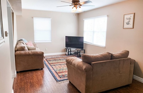 Oxford House | Location, location, location! In Oxford's Mile Square! 4 Bed/2 Bath Townhouse