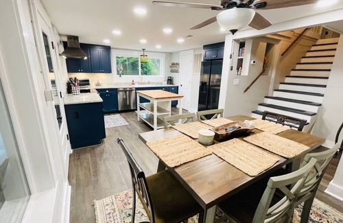 Cobb Cottage | Location! Location! Location! 6 Beds Gorgeous Lake View. Minutes from Everything