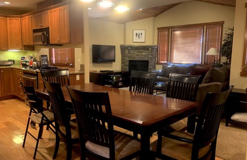 Mammoth Lakes House | LOCATION! LOCATION! JUST STEPS AWAY FROM GONDOLA AND VILLAGE
