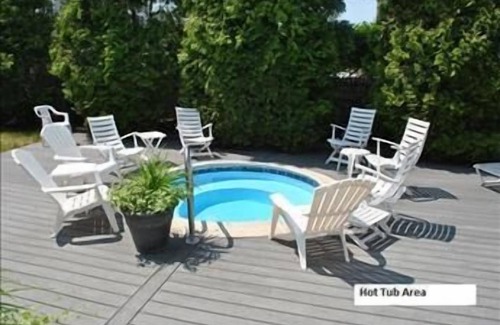 Stone Harbor Condo | Location, Location 1/2 block to the beach, 1 1/2 to the downtown shopping district