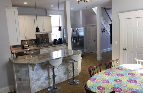 Corryville House | Location & Luxury Near University of Cincinnati, Hospitals, and Downtown