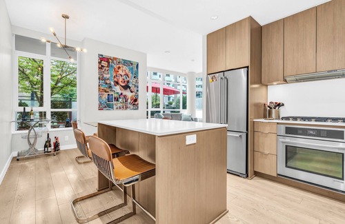 West Side House | Location! Modern Urban Oasis with Premium King Size Beds and a Home Office