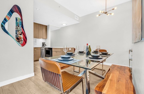 West Side House | Location! Modern Urban Oasis with Premium King Size Beds and a Home Office