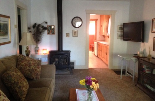 Old Bend Cottage | LOCATION: quiet and central! Cottage In The Heart Of Historic Downtown Bend!