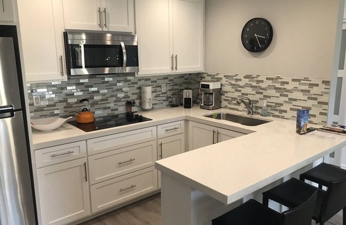 Palm Desert Apartment | Location! Renovated Studio in Shadow Mountain Resort & Club, close to El Paseo.