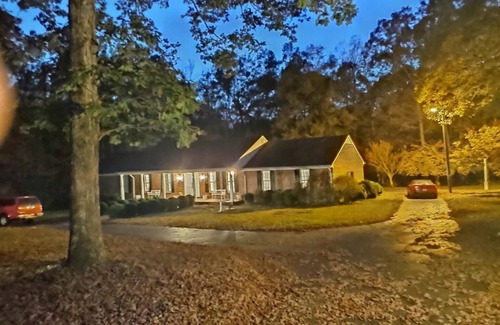 Chesterfield House | Location! Secluded Three bedrooms Brick Ranch includes utilities 30+ day rental