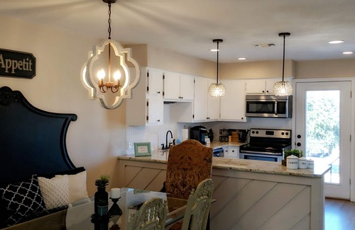 Horseshoe Bay House | 🌟LOCATION! Very Nice 2 BD 2BA Directly Across From Resort-Pool Grill Sleeps 6🏊