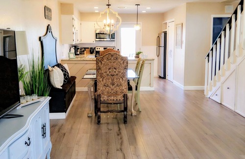 Horseshoe Bay House | 🌟LOCATION! Very Nice 2 BD 2BA Directly Across From Resort-Pool Grill Sleeps 6🏊