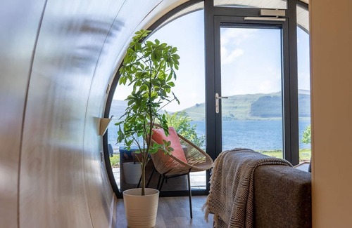 Calgary Cabin | Loch Beg - sleeps 4 guests in 1 bedroom