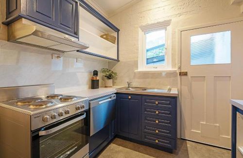 West Hobart House | Lochner Corner - Restful Hideaway near Dining and CBD