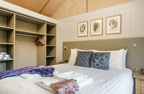 Corfe Castle Cottage | LODGE 10, family friendly, character holiday cottage in Corfe Castle