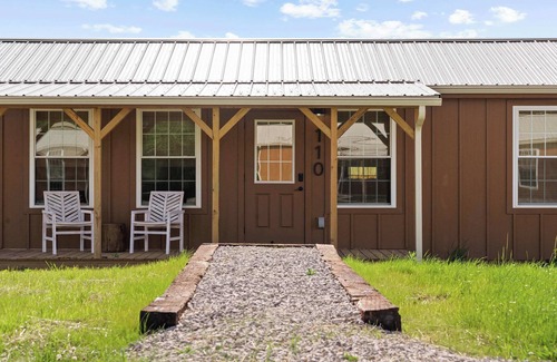 Williamstown Cabin | Lodge 110 at Eden Reserve—Safari Cabin Near Ark